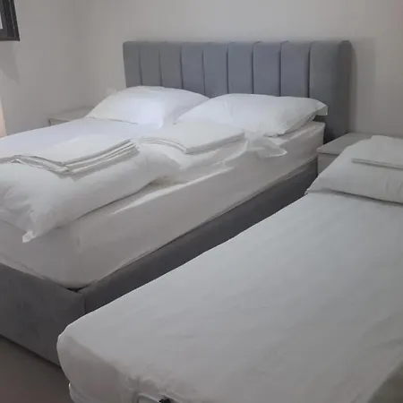 Alexander Apartment *